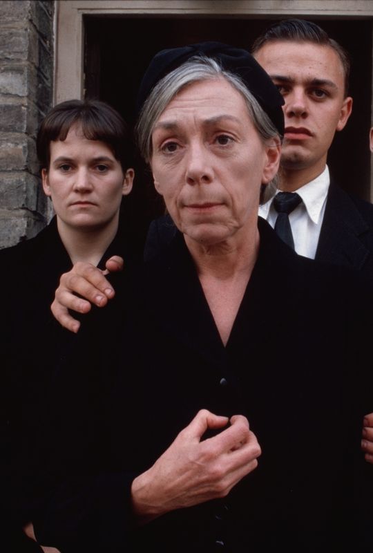 Distant Voices, Still Lives (15) + discussion